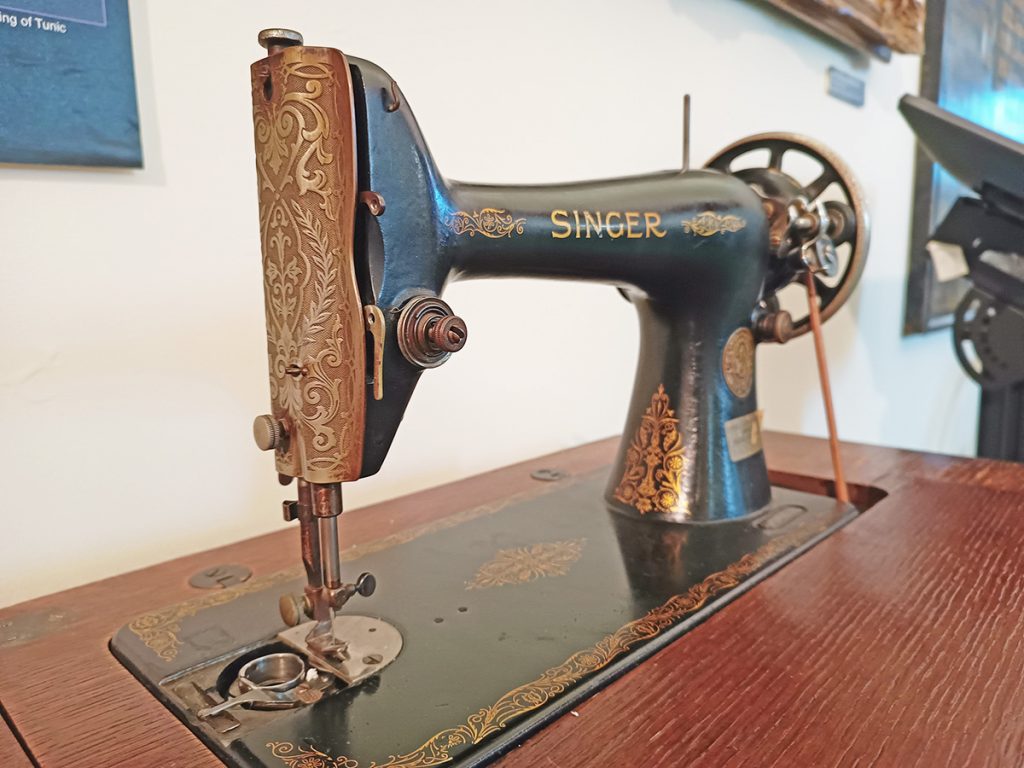 Singer Sewing Machine Front