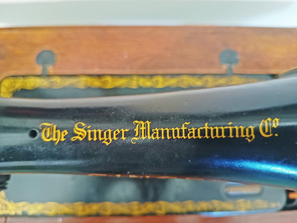 'The Singer Manufacturing Co.' text on top of sewing machine